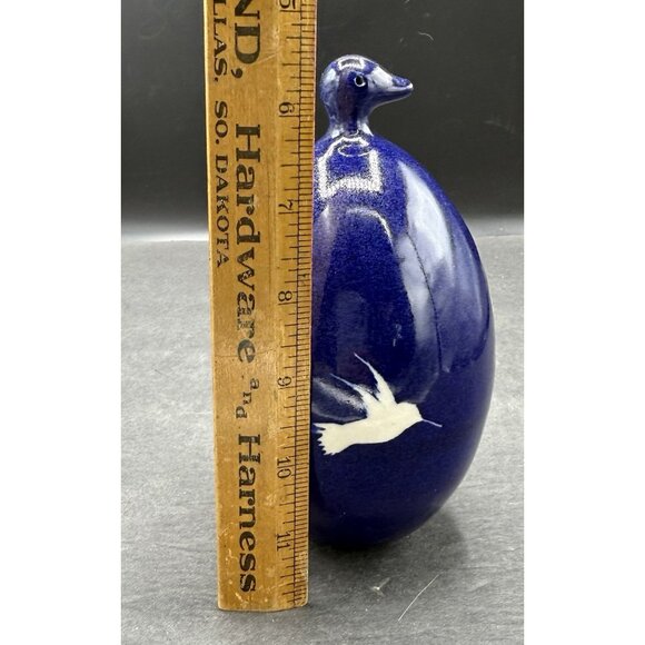 Vintage Blue Bird Topped Art Pottery Ceramic Figurine White Bird Design Signed - Picture 6 of 7
